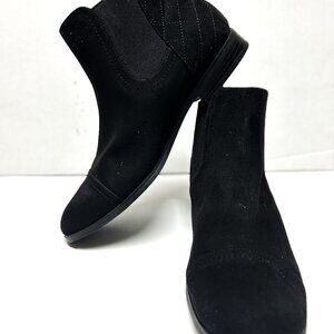 UNISA low black ankle boot 9M